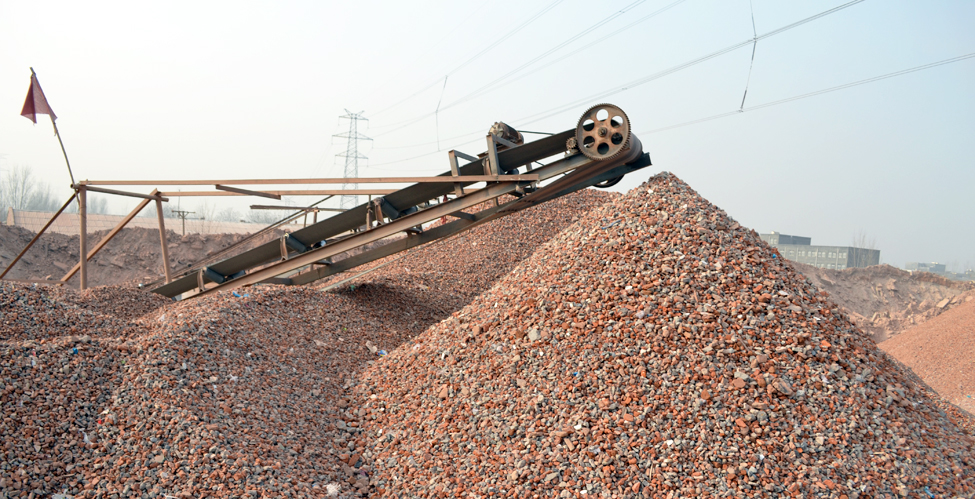 日產1500噸破碎建筑垃圾現場 日產1500噸破碎建筑垃圾現場