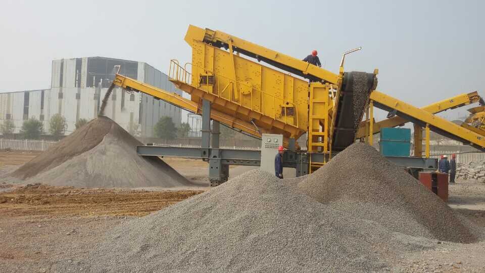 日產1500噸破碎建筑垃圾現場 日產1500噸破碎建筑垃圾現場