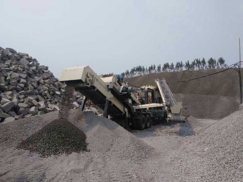 廢棄混凝土破碎客戶現(xiàn)場(chǎng) 廢棄混凝土破碎客戶現(xiàn)場(chǎng)
