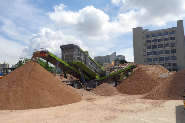 輪胎式移動(dòng)破碎站 輪胎式移動(dòng)破碎站