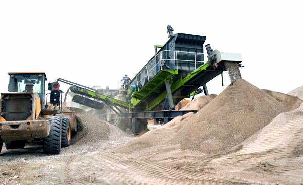 輪胎式移動(dòng)破碎站 輪胎式移動(dòng)破碎站